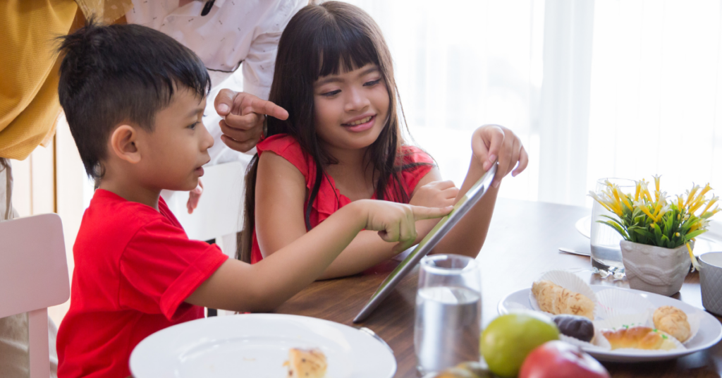 tablets at meal time web banner